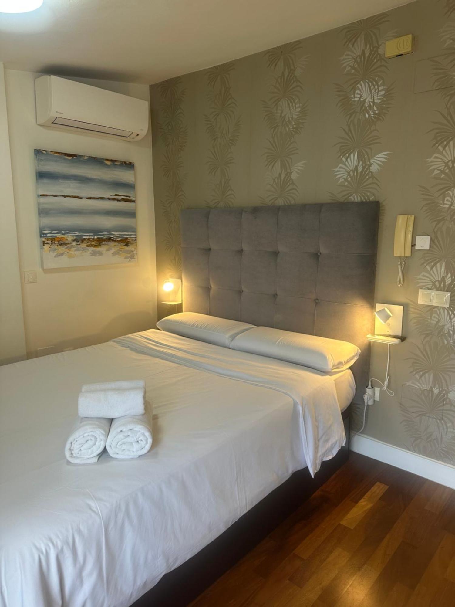 Luxury 3 *