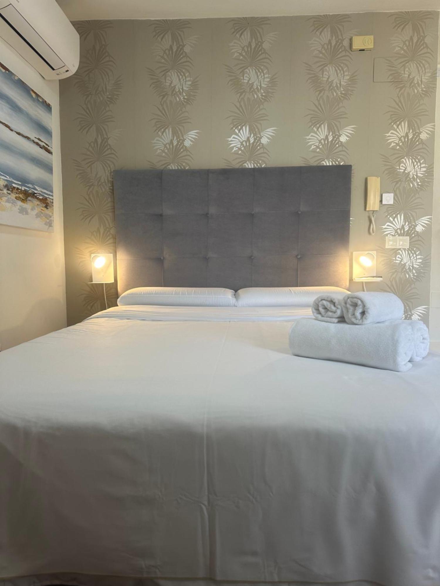 Luxury 3 *